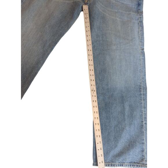Cremieux Premium Denim Relaxed Jeans Men's Size 42x30 Light Wash Distressed NWT - Picture 5 of 9